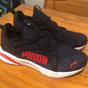 New, Never worn Mens Blue/Black Camo Pumas size 7